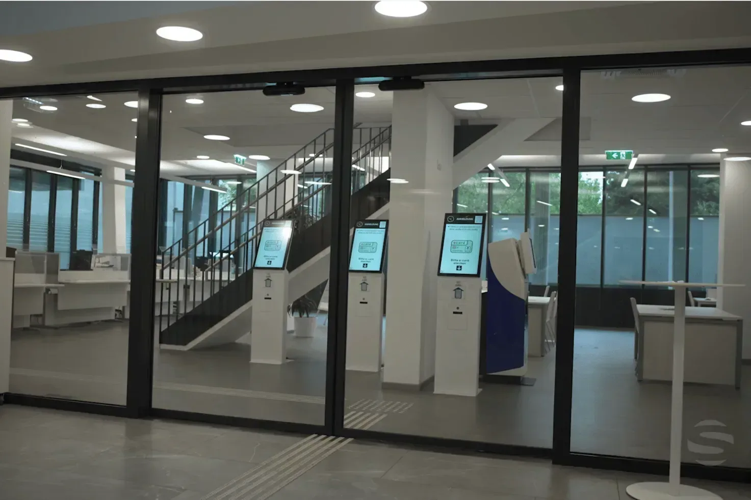 Aufrufmonitore und Displays im AMS-Standort Wien