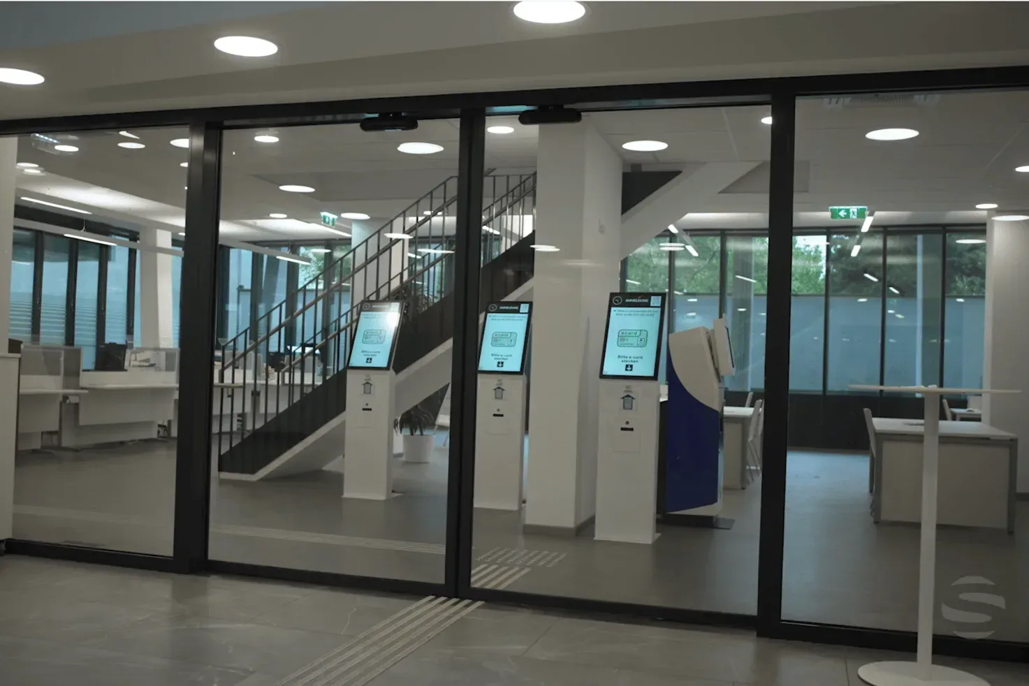 Aufrufmonitore und Displays im AMS-Standort Wien