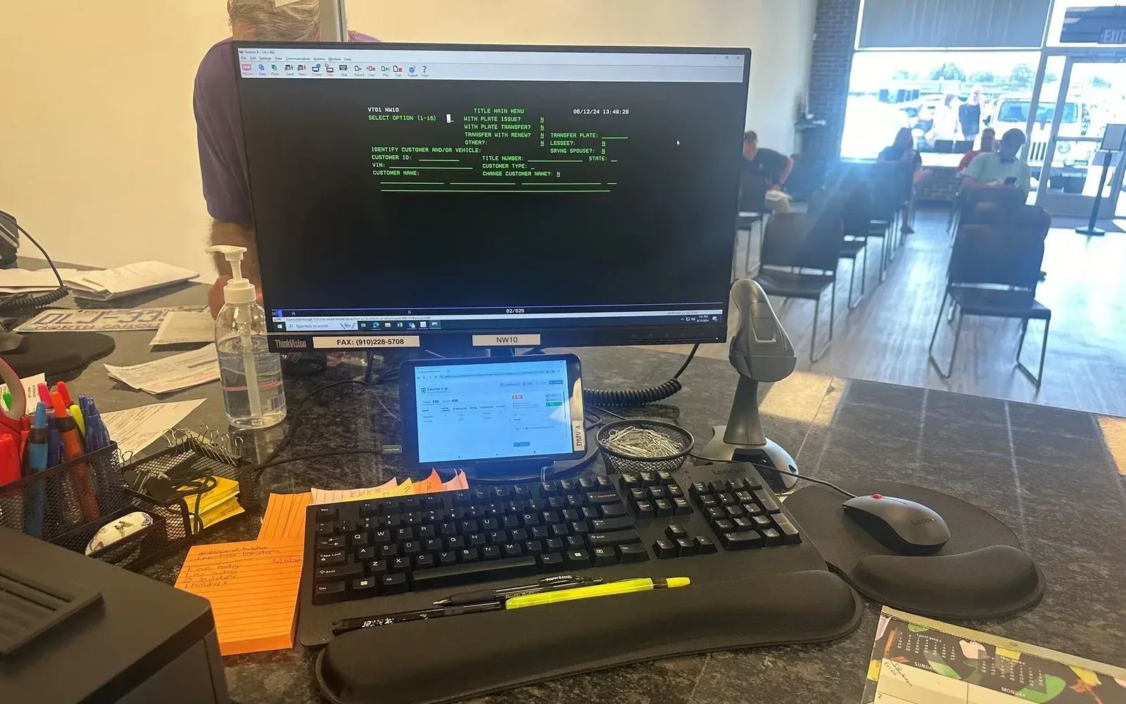 Aufrufmonitor in der Lobby der Zulassungsstelle