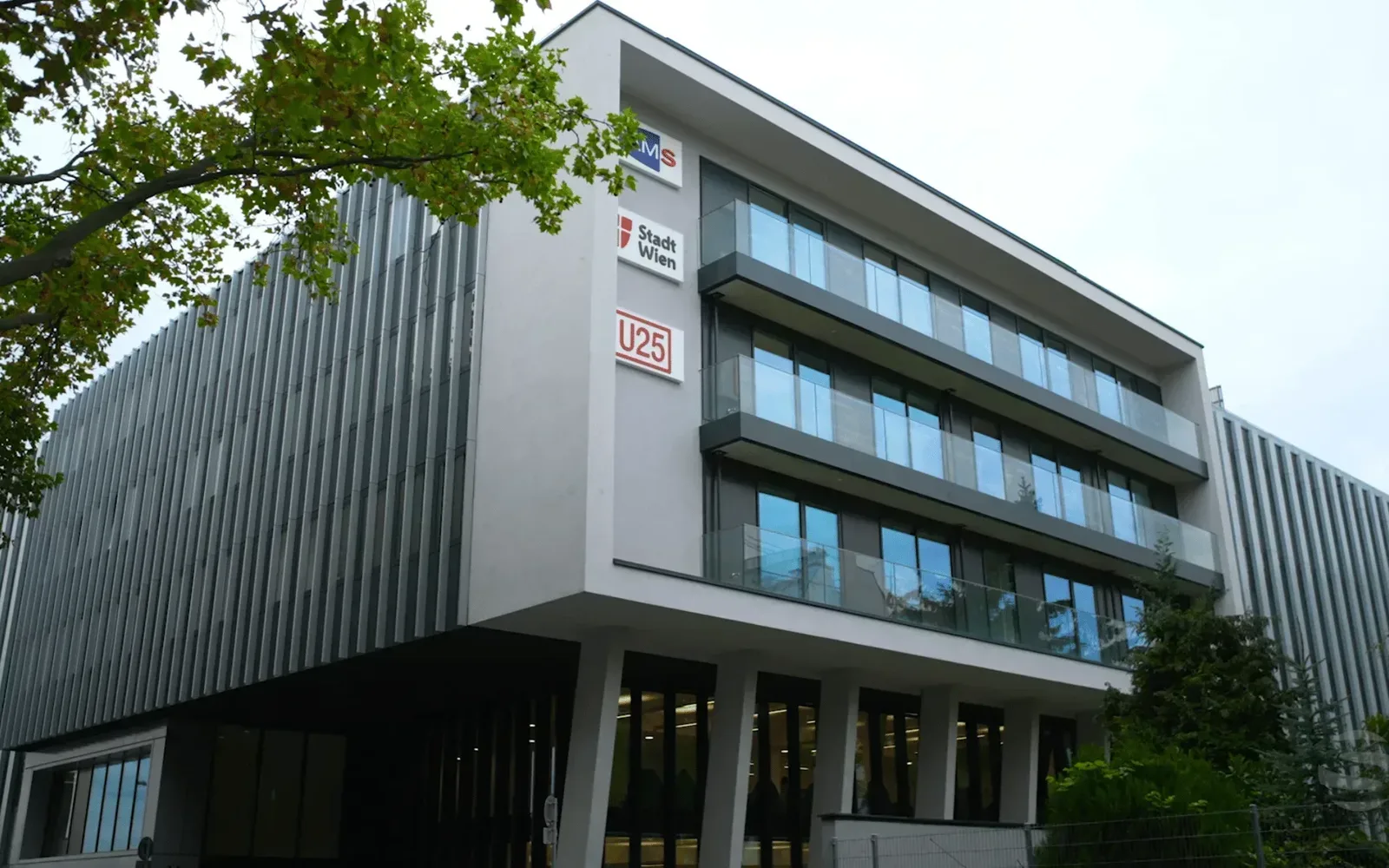 U25 Wien — Standort des Arbeitsmarktservice Österreich mit Smart Customer eXperience